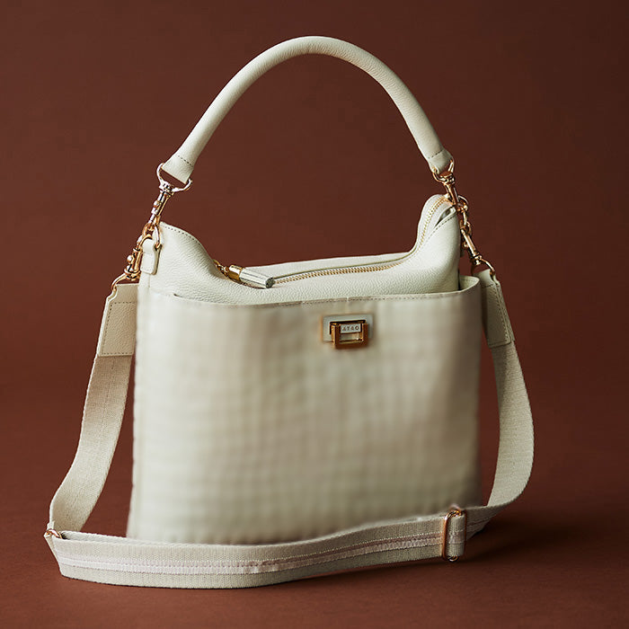 静かな森に積もる雪を表現したXmas限定バッグ「ウィークエンド