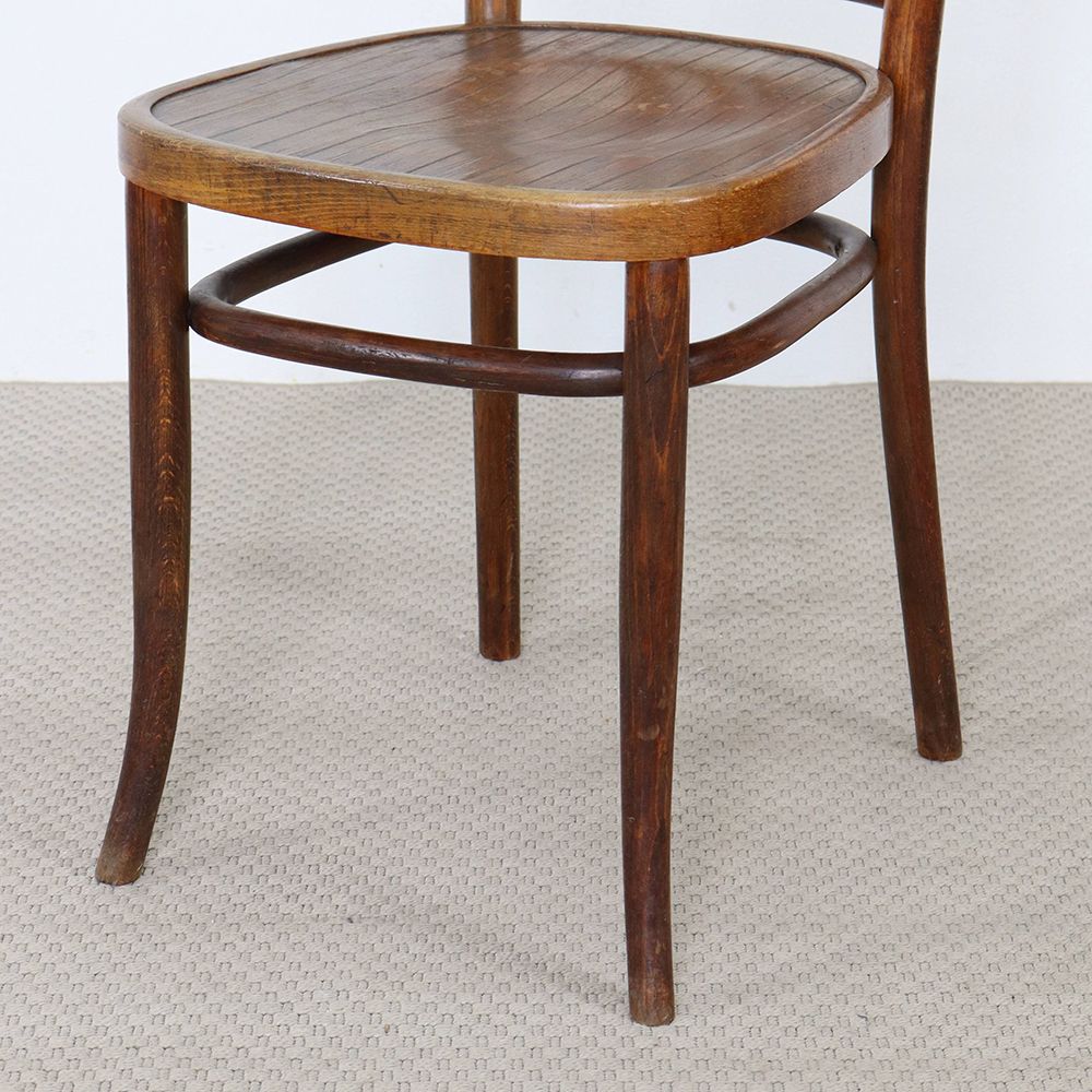 座面はストライプ模様♪ ベントウッドチェア VC104-162007