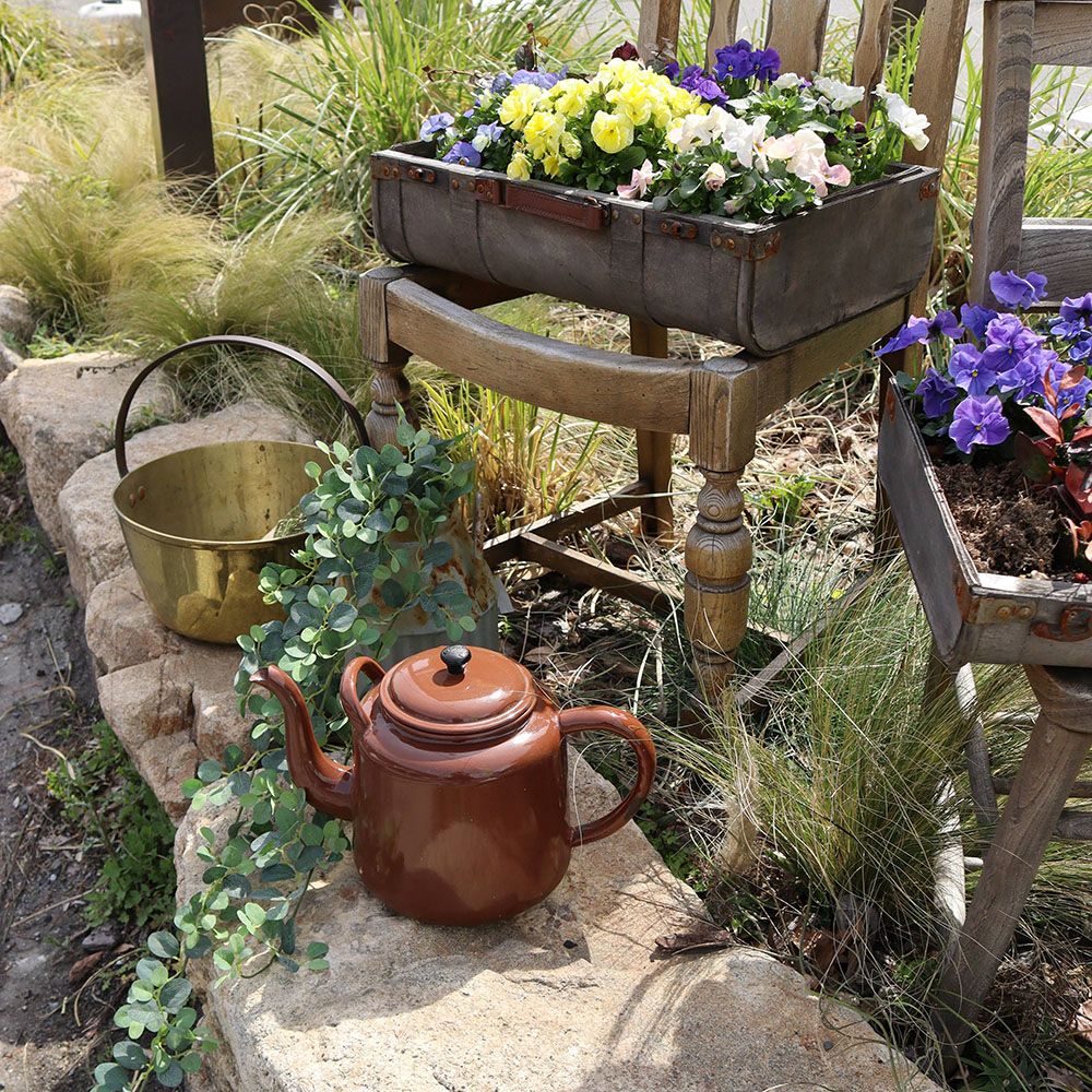 美しい注ぎ口も魅力です♪ エナメルケトル VC103-258001