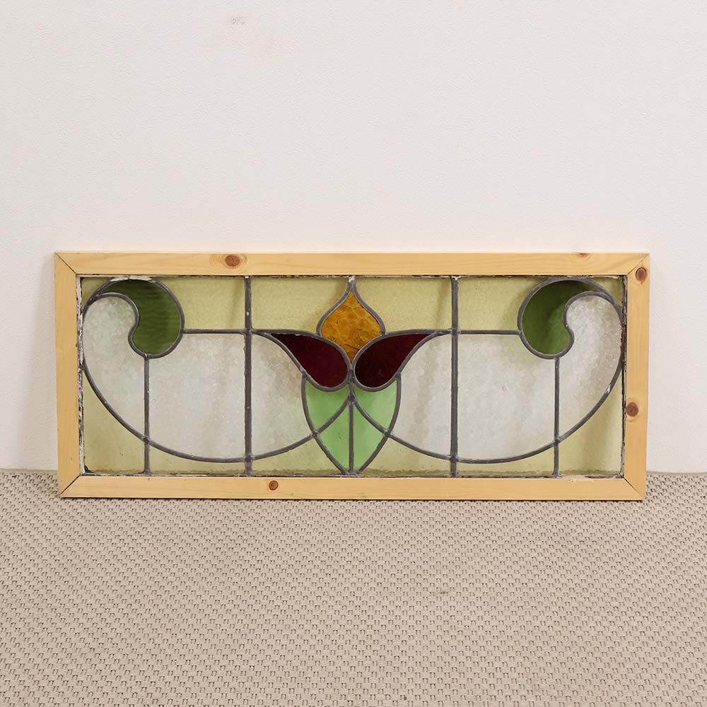 赤と黄色の彩りが美しい花柄のアンティークステンドグラス VC114