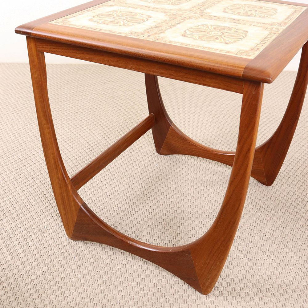 タイルトップがお気に入り♪ G-PLANネストテーブル VC111-057