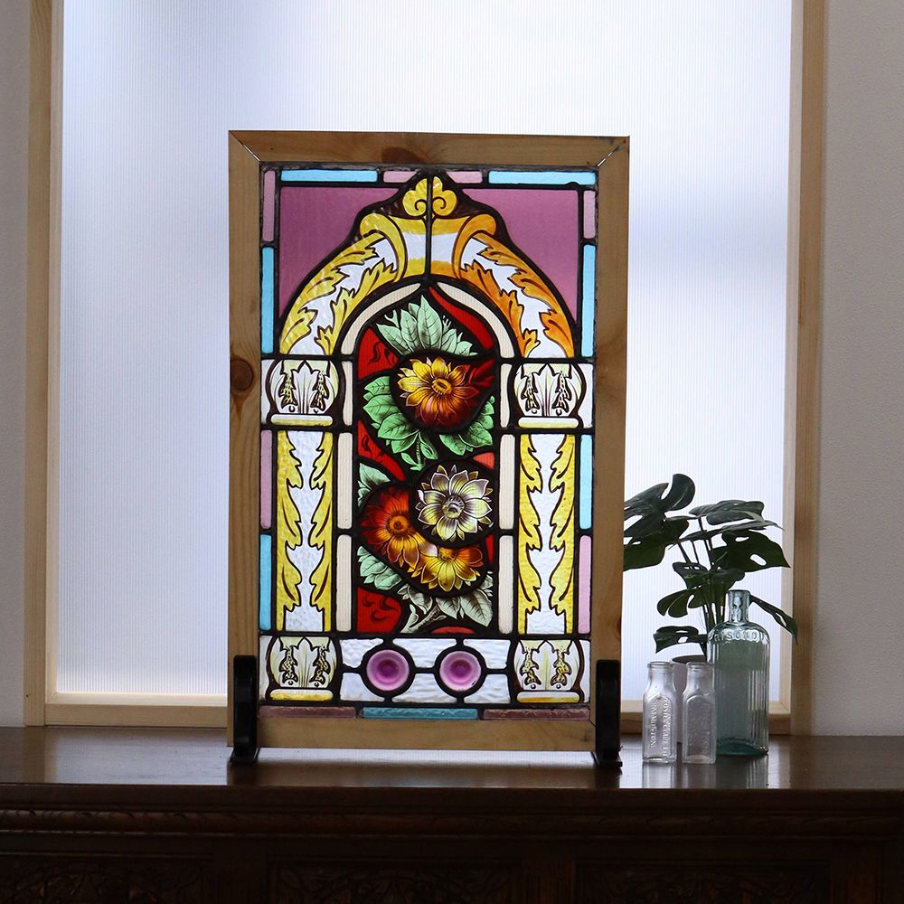 表情の違う花が印象的♪ アンティーク・ステンドグラス（絵付け