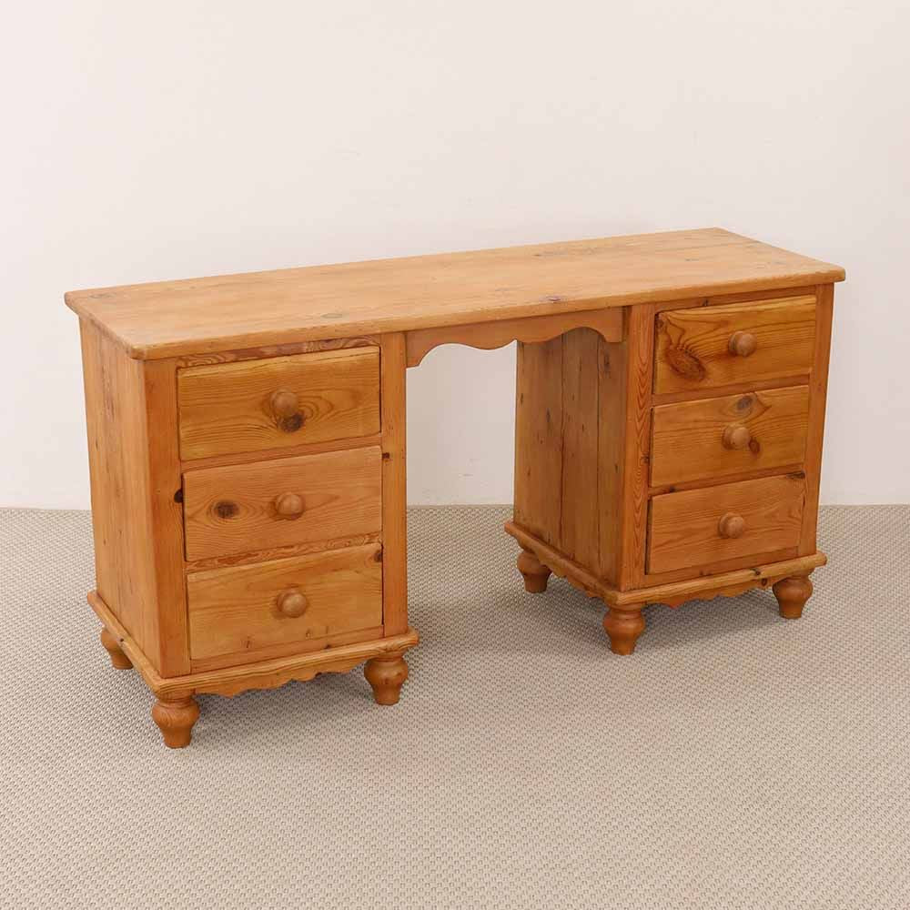 温かな作りが自慢です♪ パインデスク VC112-015 – アンティーク家具と