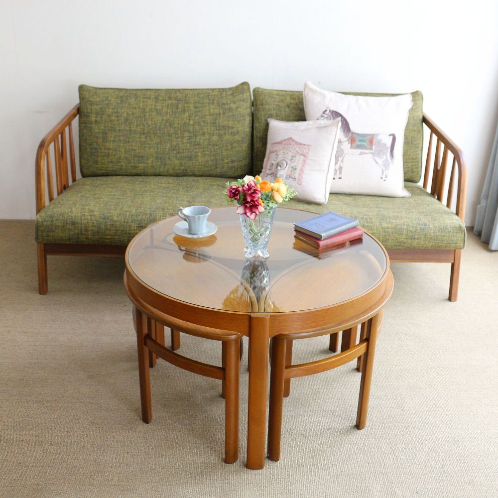 インパクト抜群♪ ガラストップ ネストテーブル NATHAN VC103-233