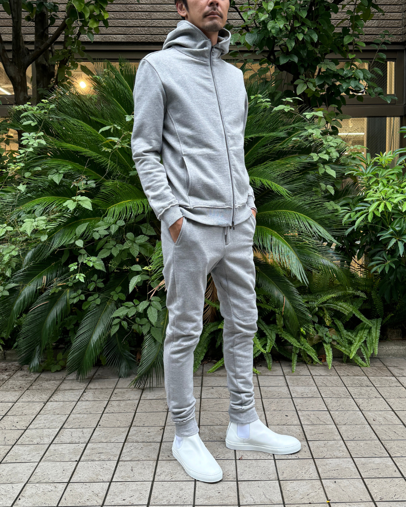 高級感抜群の生地と拘りぬいたシルエットが魅力、大人のスウェット