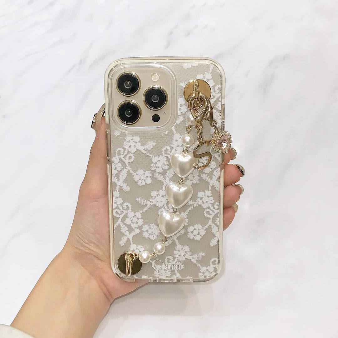 iPhone16Proのデザートチタニウムに合うカラー・スマホケース特集 | Ciara