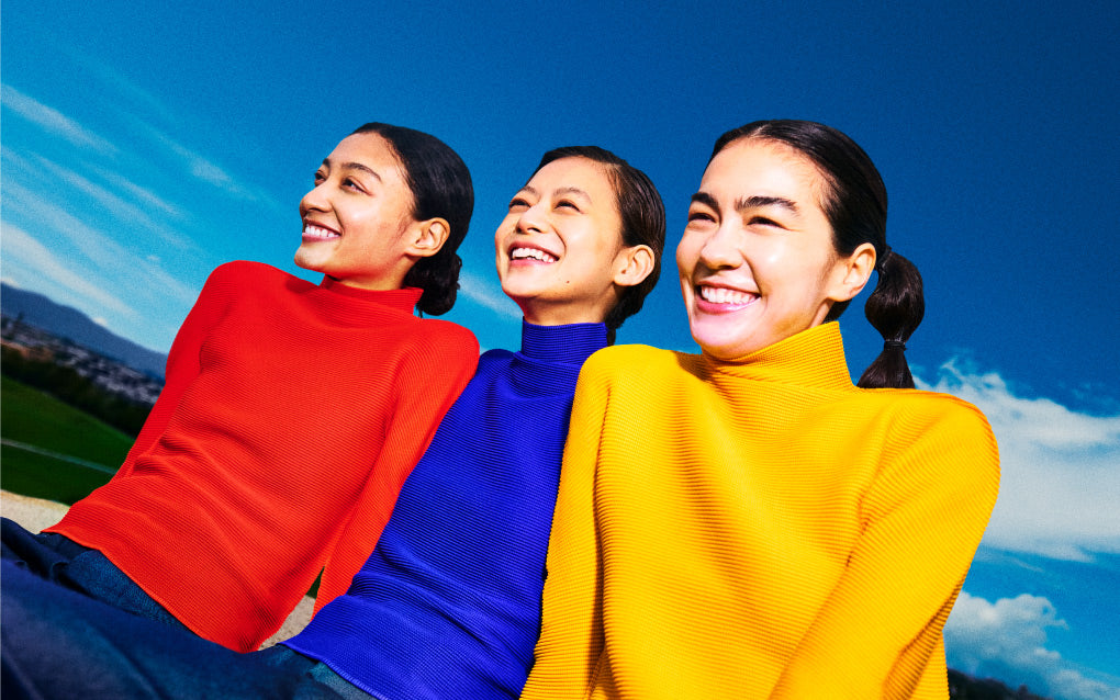 新ビジュアル公開「STRETCH PLEATS」 – isseymiyake.com