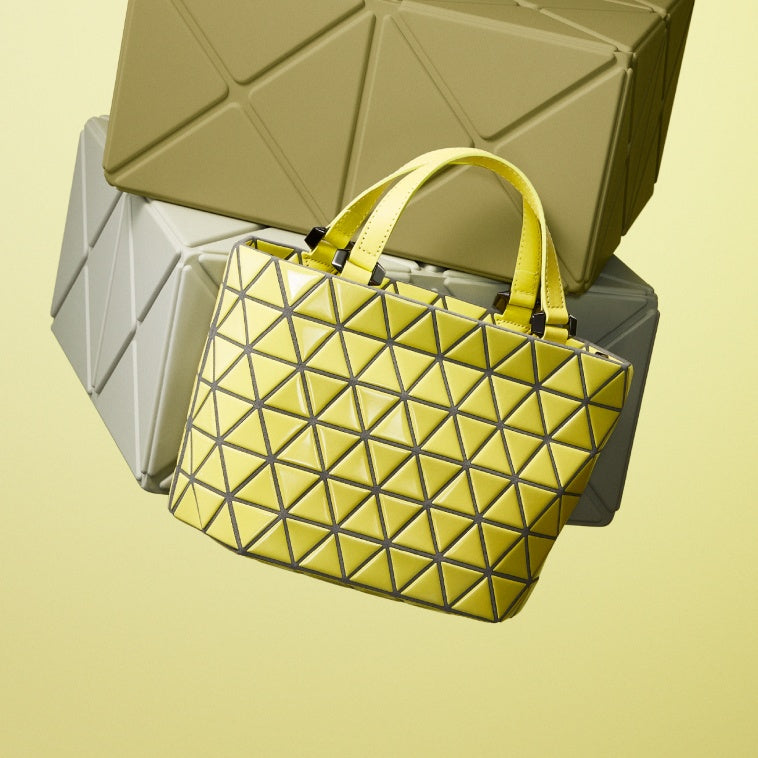 アイテムのご紹介「CRYSTAL GLOSS」 – isseymiyake.com