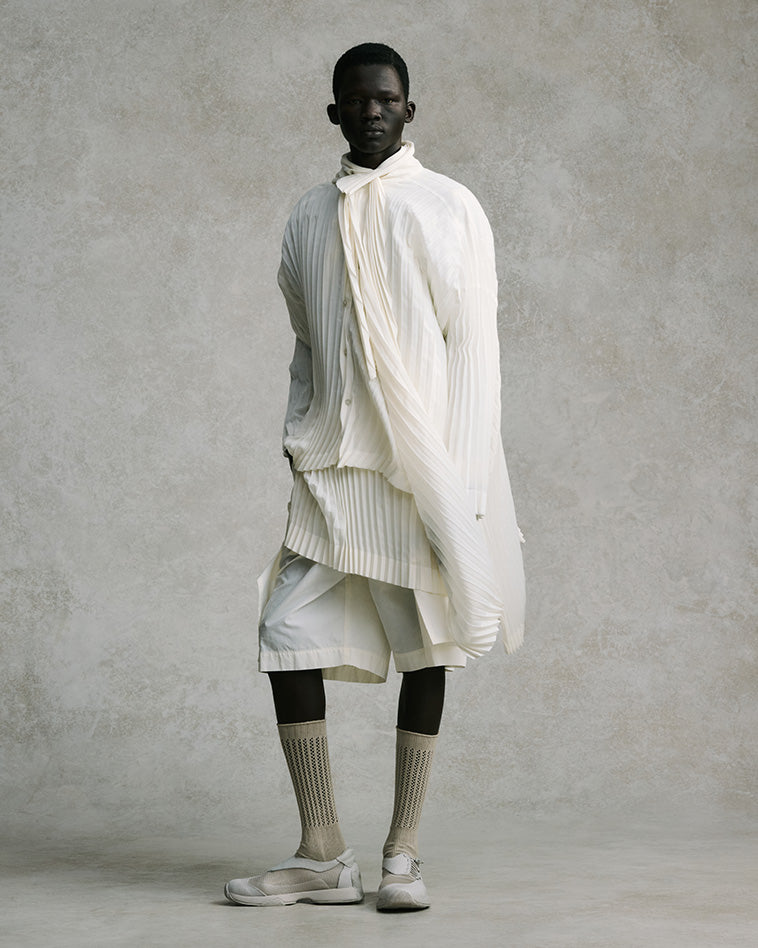 アイテムのご紹介「WINDSWEPT SHIRT」 – isseymiyake.com