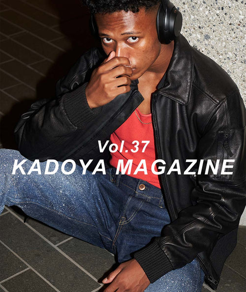 夜のシーンで艶やかに着こなすレザージャケット