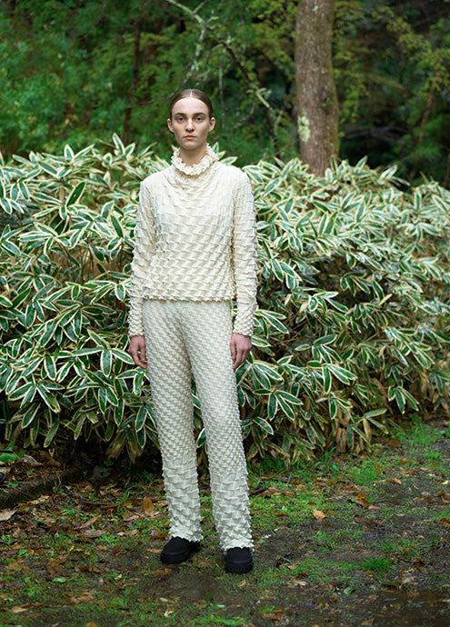 アイテムのご紹介「WOOL SHELL KNIT」 – isseymiyake.com