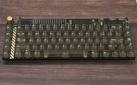デザインも性能も妥協なし！「Lelelab Y2K 76 メカニカルキーボード
