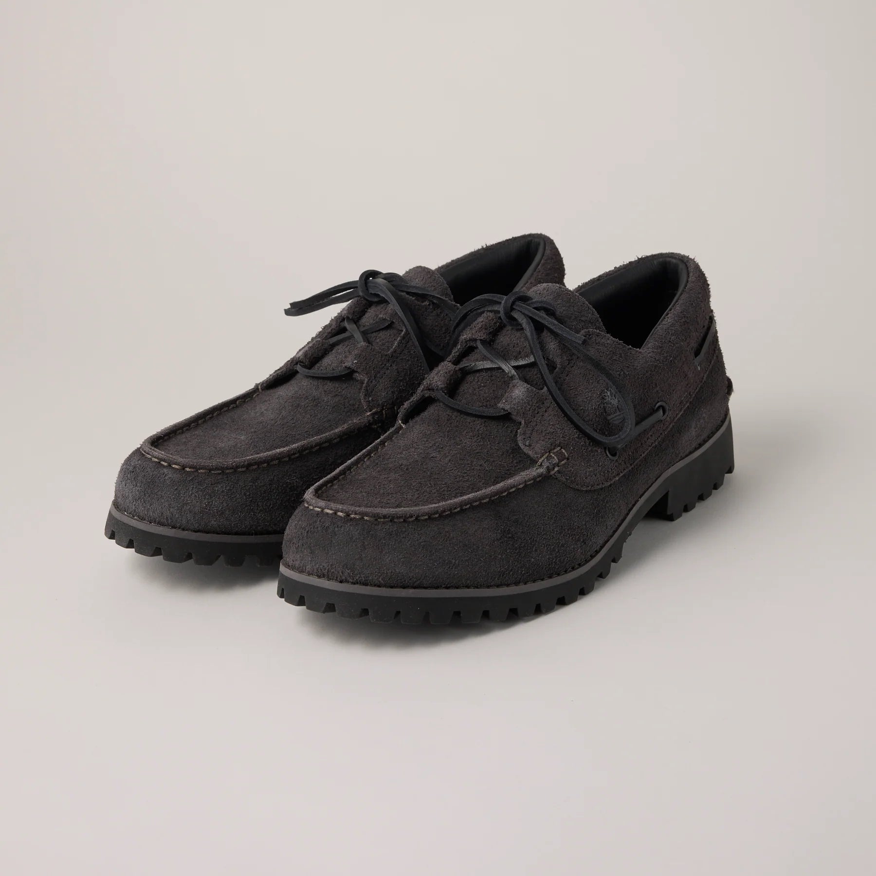 合わせやすさ◎で防水加工もうれしい、365日履けるホワイト