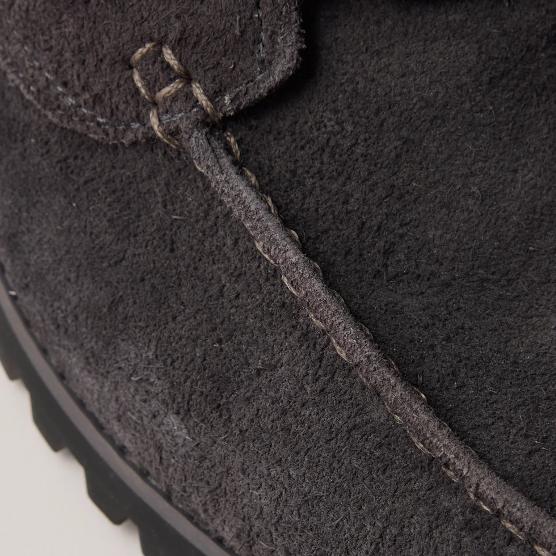 合わせやすさ◎で防水加工もうれしい、365日履けるホワイト