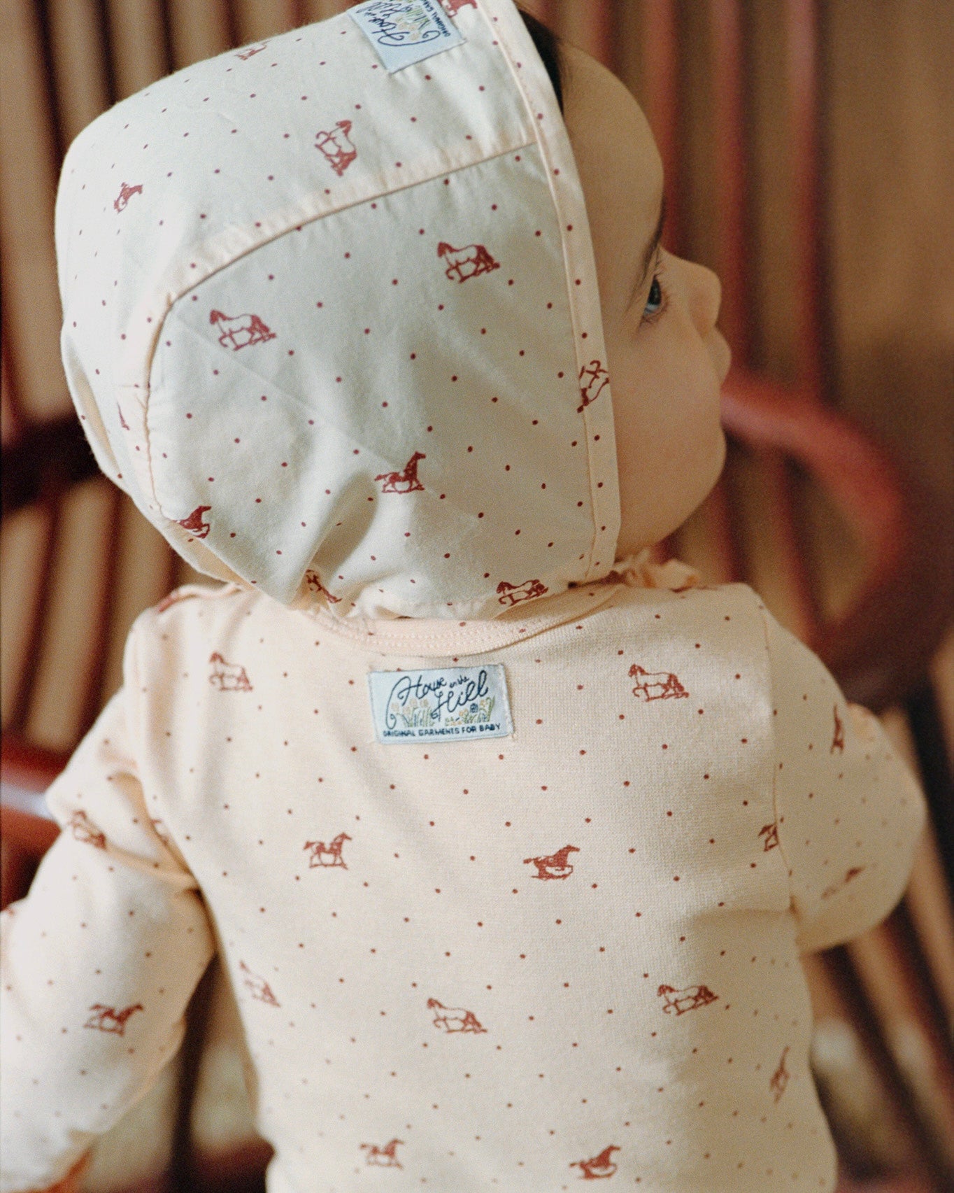 Bonnet (Brown Horse) | House on the Hill