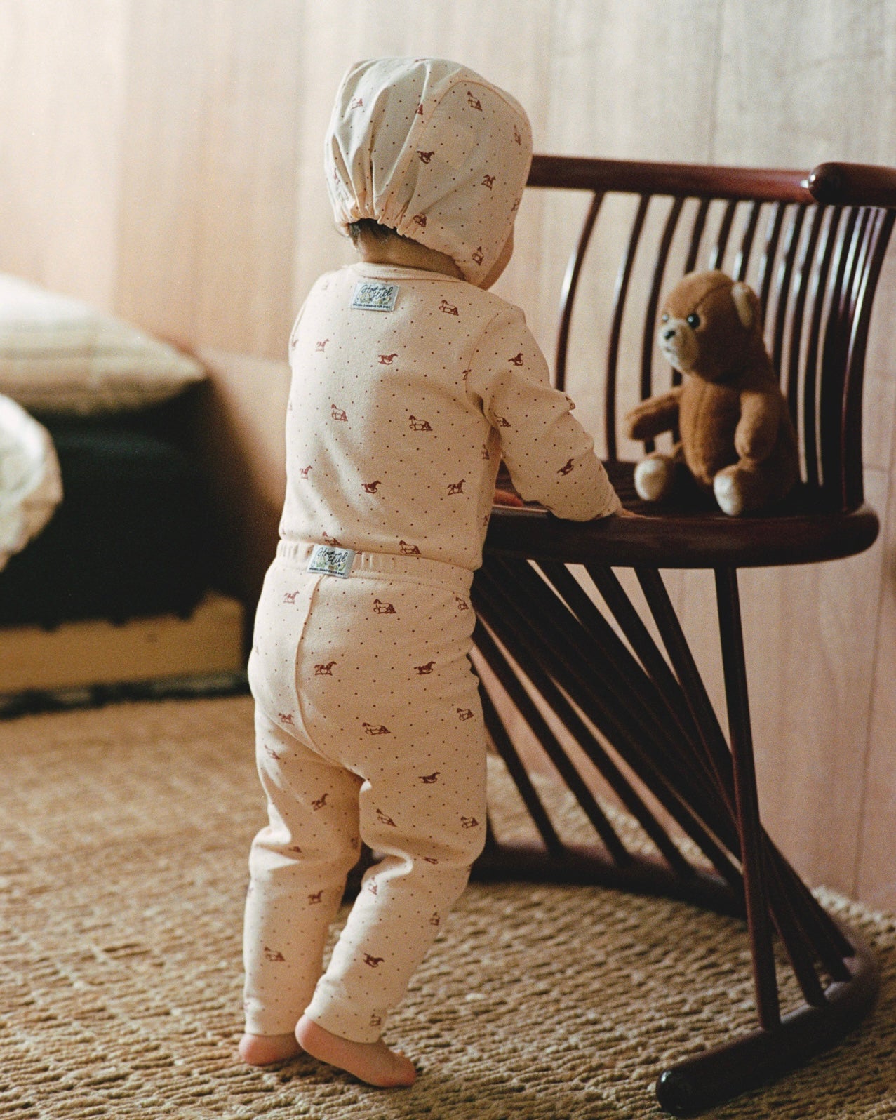 Bonnet (Brown Horse) | House on the Hill