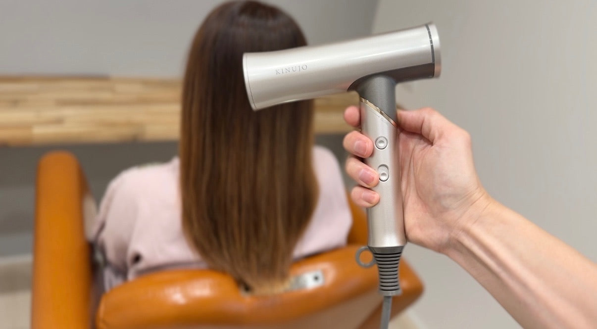絹女の新作ドライヤーを美容師が口コミ評価！Voyageが海外対応だけで
