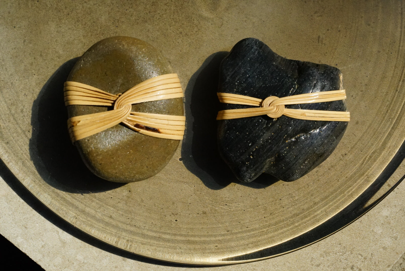 Shizu Designs「Wrapped Rocks Exhibition」