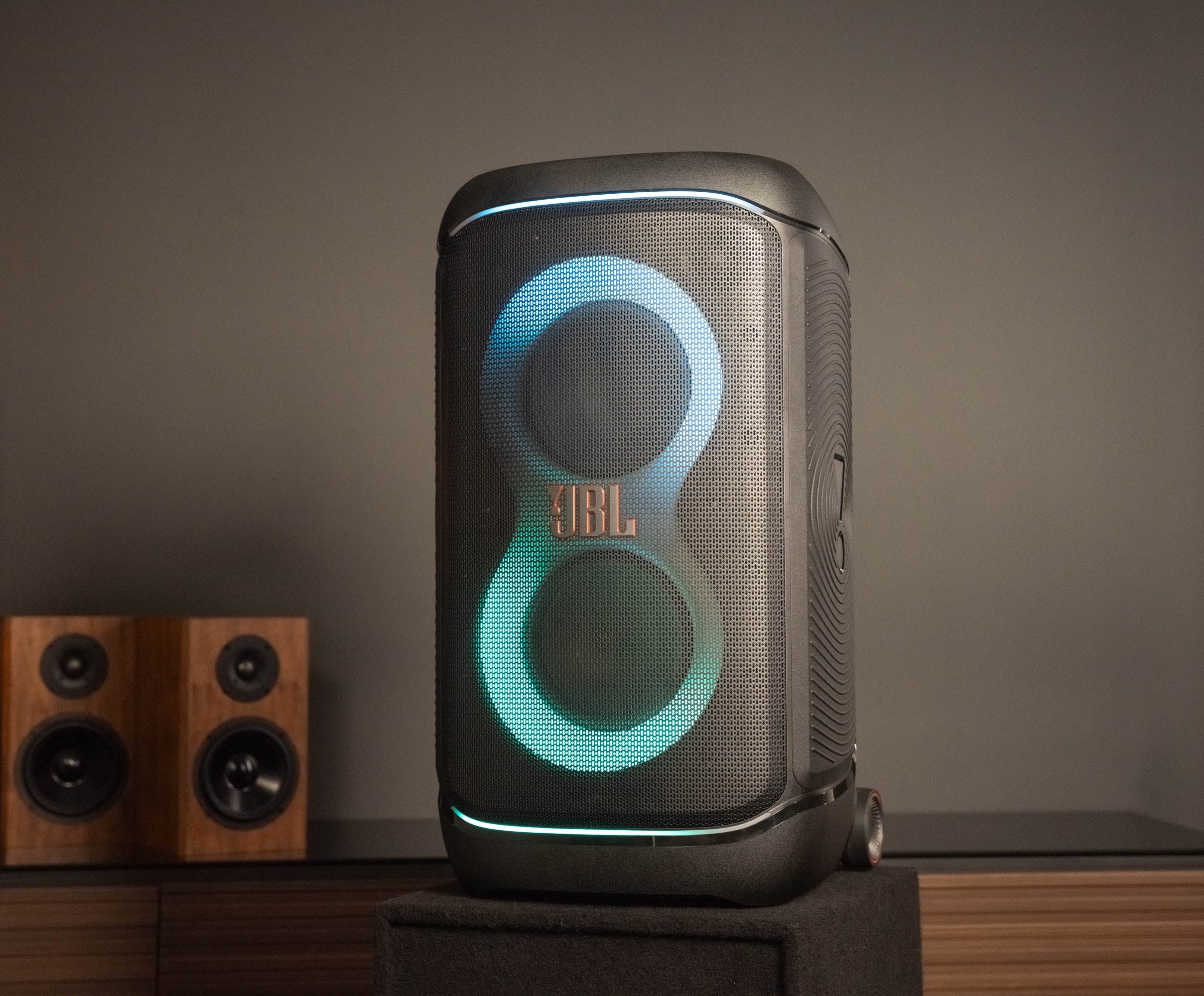 Review: JBL Party Box 520 Portable Party Speaker – World Wide Stereo