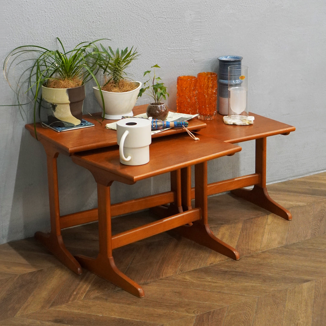 Nest Table 時を重ねた機能美 – camori ヴィンテージ家具・北欧