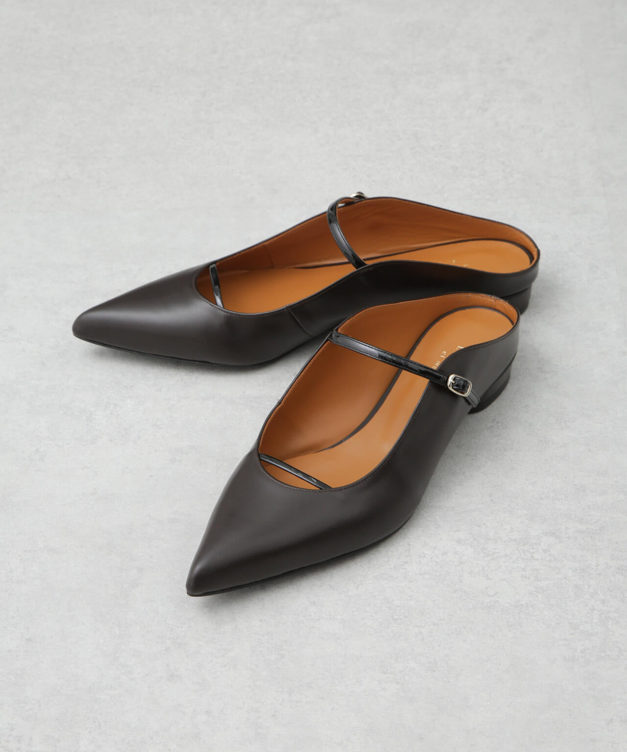 ANGEL ALARCON / ポインテッド ストラップ パンプス