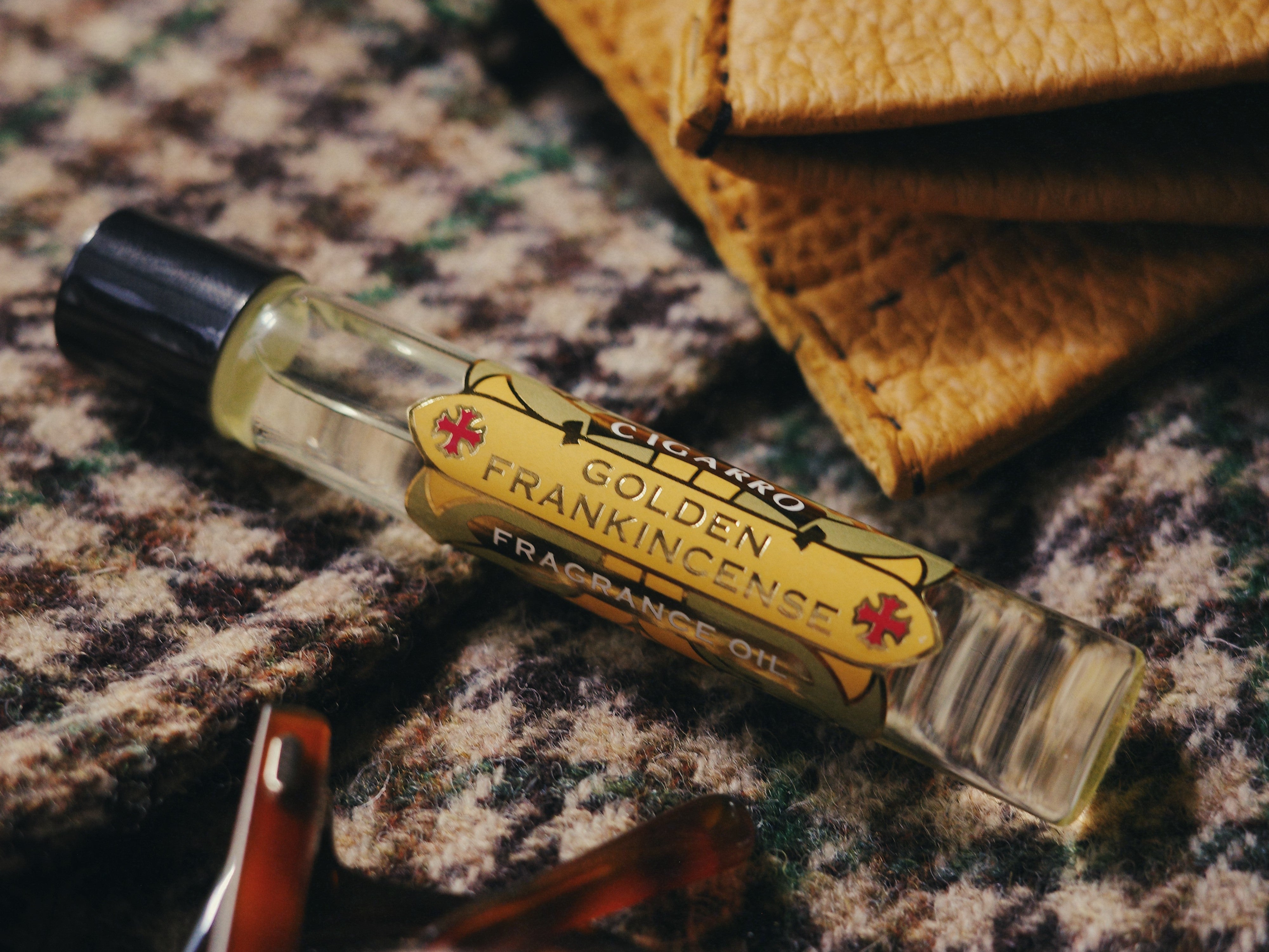 メンズ香水の新定番】スティックタイプの塗る香水で手軽に香りを楽しむ