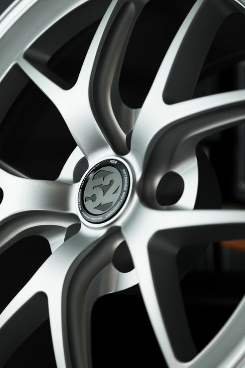 Sector RSR _ Rally White | Flow-Formed Wheel – fifteen52