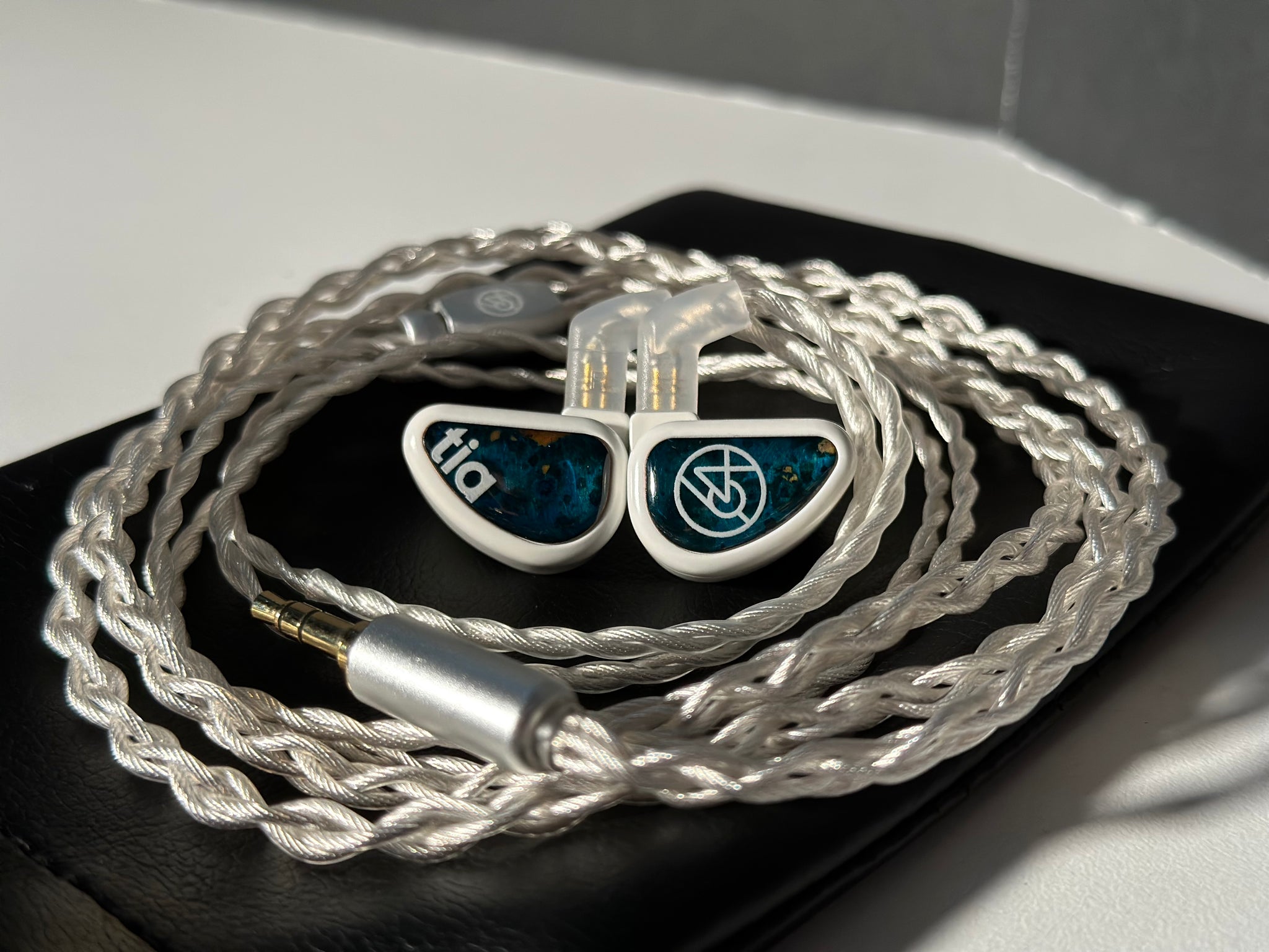 64 Audio Fourté Blanc Review | Bloom Audio