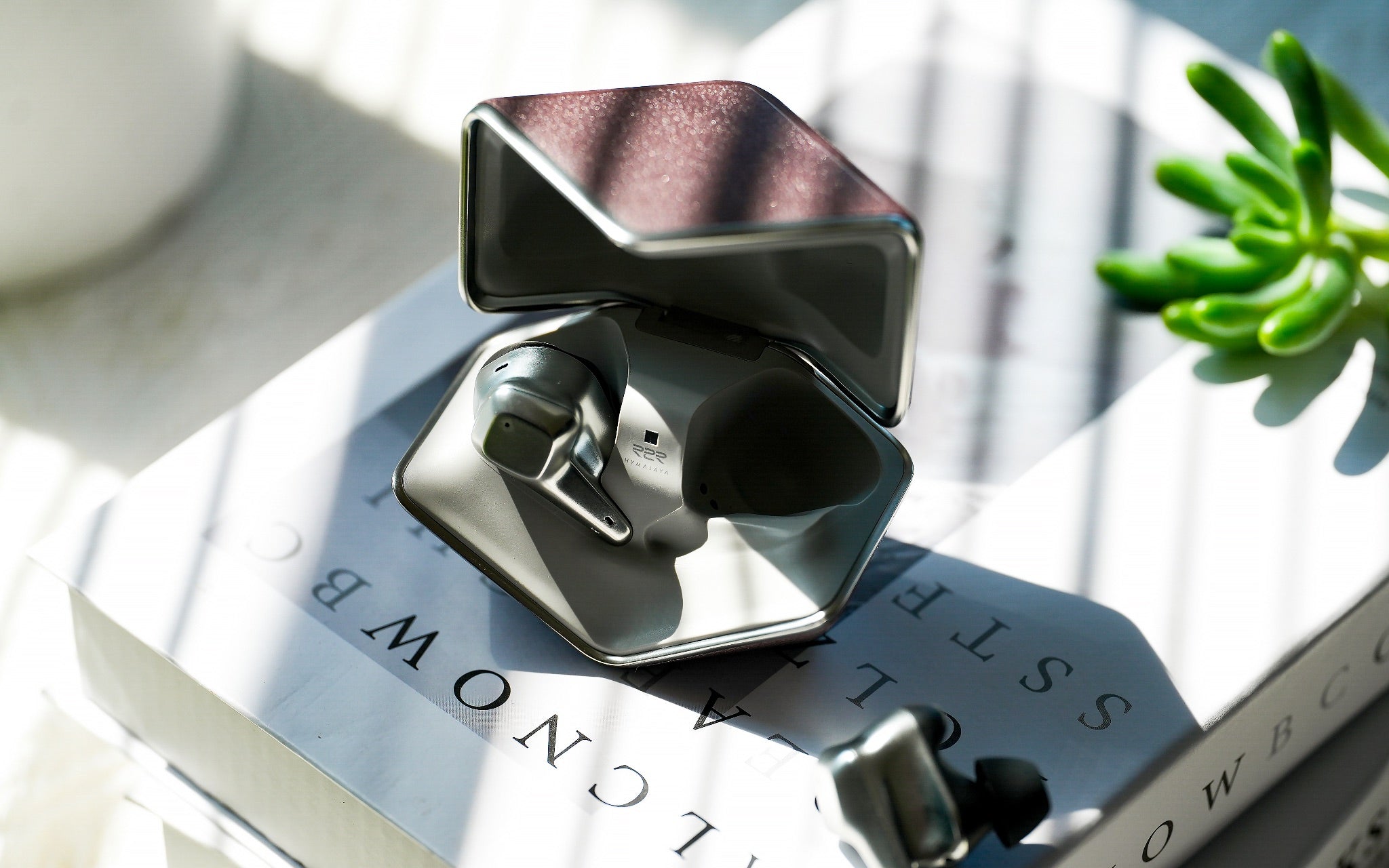 HiFiMAN Svanar Wireless LE Light Luxury TWS | Bloom Audio