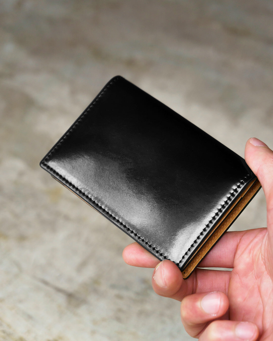 シェルコードバン カードケース ブラックの特徴 – HushTug