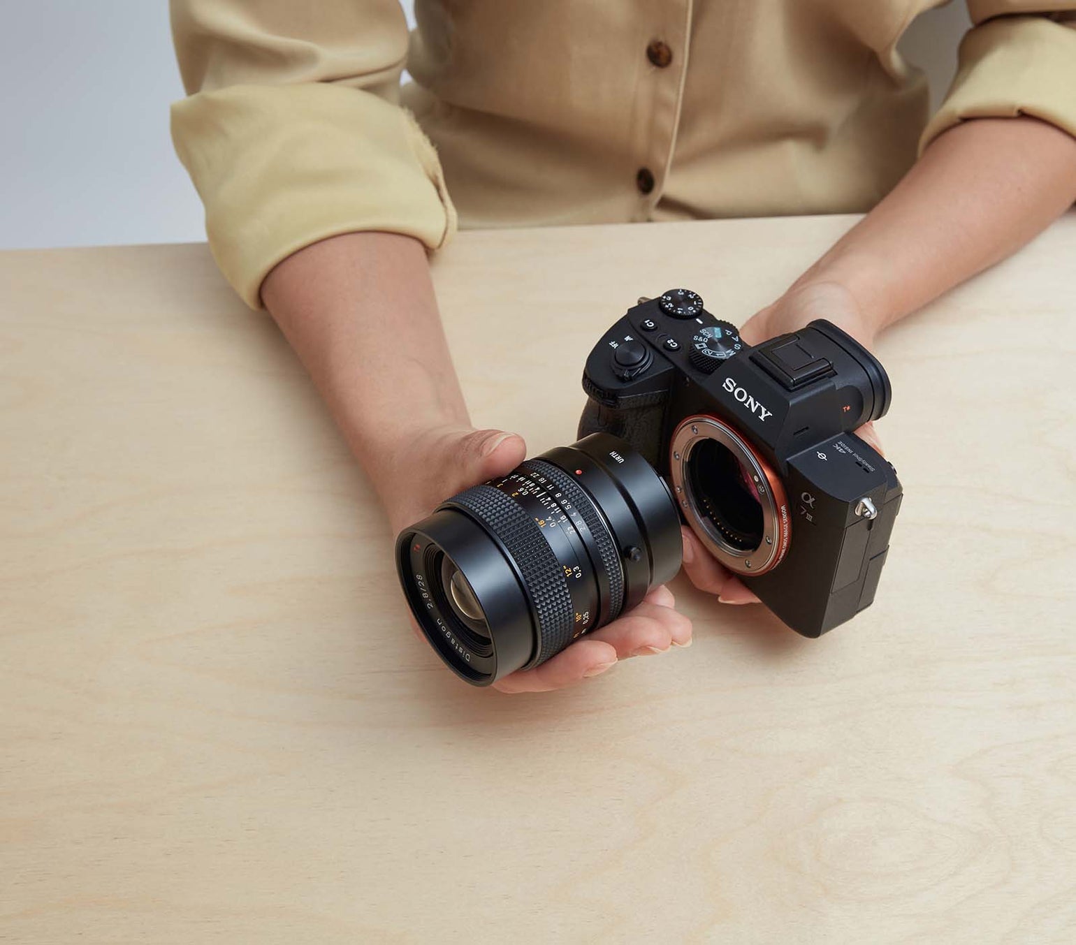 Urth Contax/Yashica to Sony E Lens Mount Adapter | Urth USA