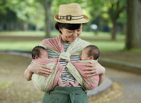 双子用抱っこひものおすすめの5選｜上手な組み合わせで快適な二人育児
