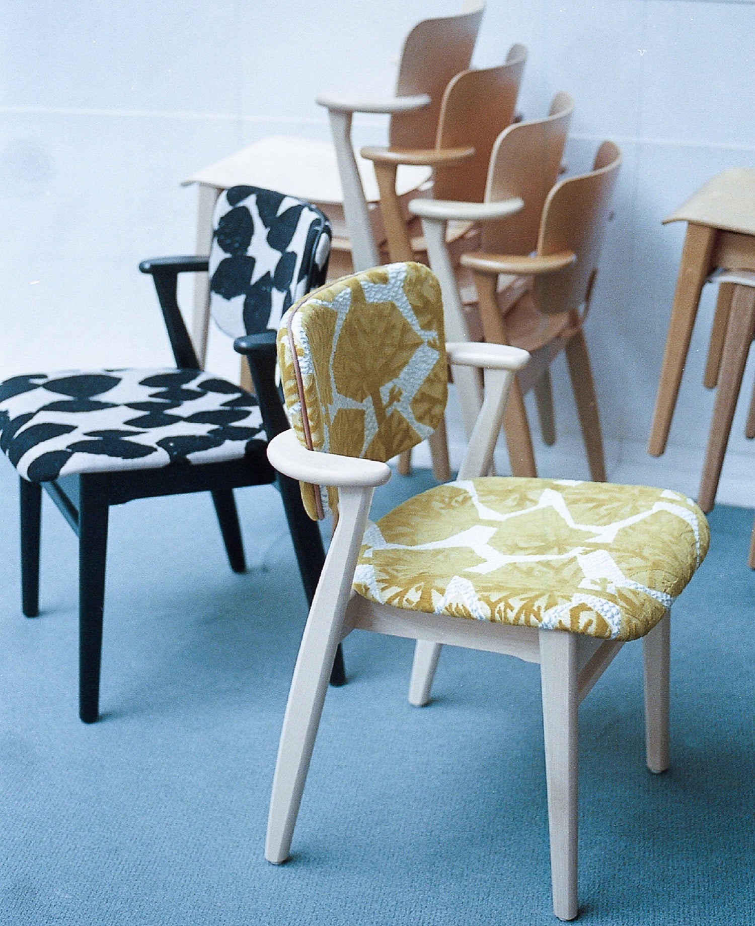 近代家具の名作「ドムス チェア」 – Artek Tokyo Store