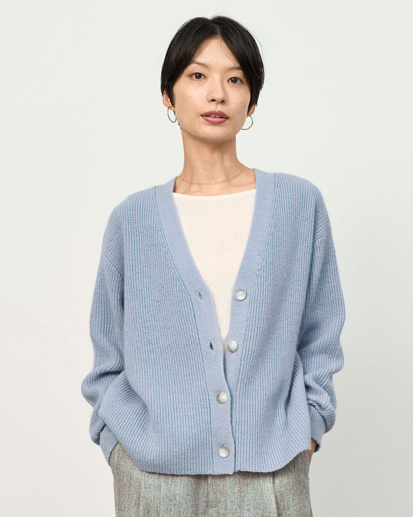 新作入荷】洗えるラクーン混ニットに新色登場。上品なリラクシー