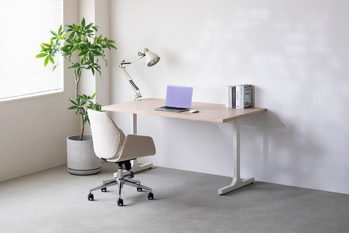 スタイリッシュさとぬくもりをあわせ持つモールテックステーブルが登場