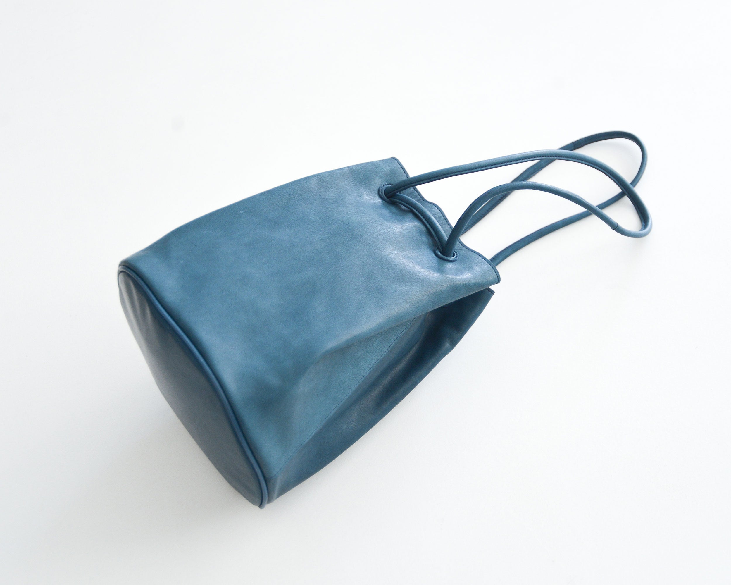 ARTS & SCIENCE／Oval lantern bag (Blue navy) – LABORATORIO