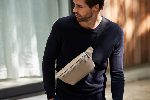 新色】グレージュ(Liam cross body Bag)