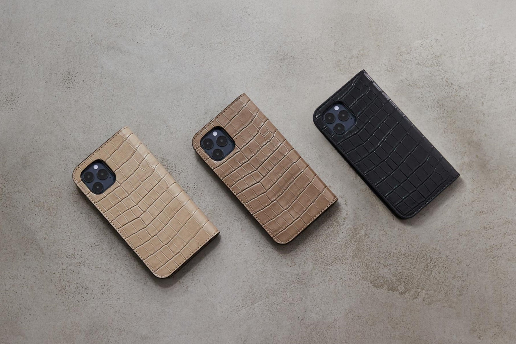 新作】ダイアリーケース エンボスクロコレザー(iPhone 14シリーズ)