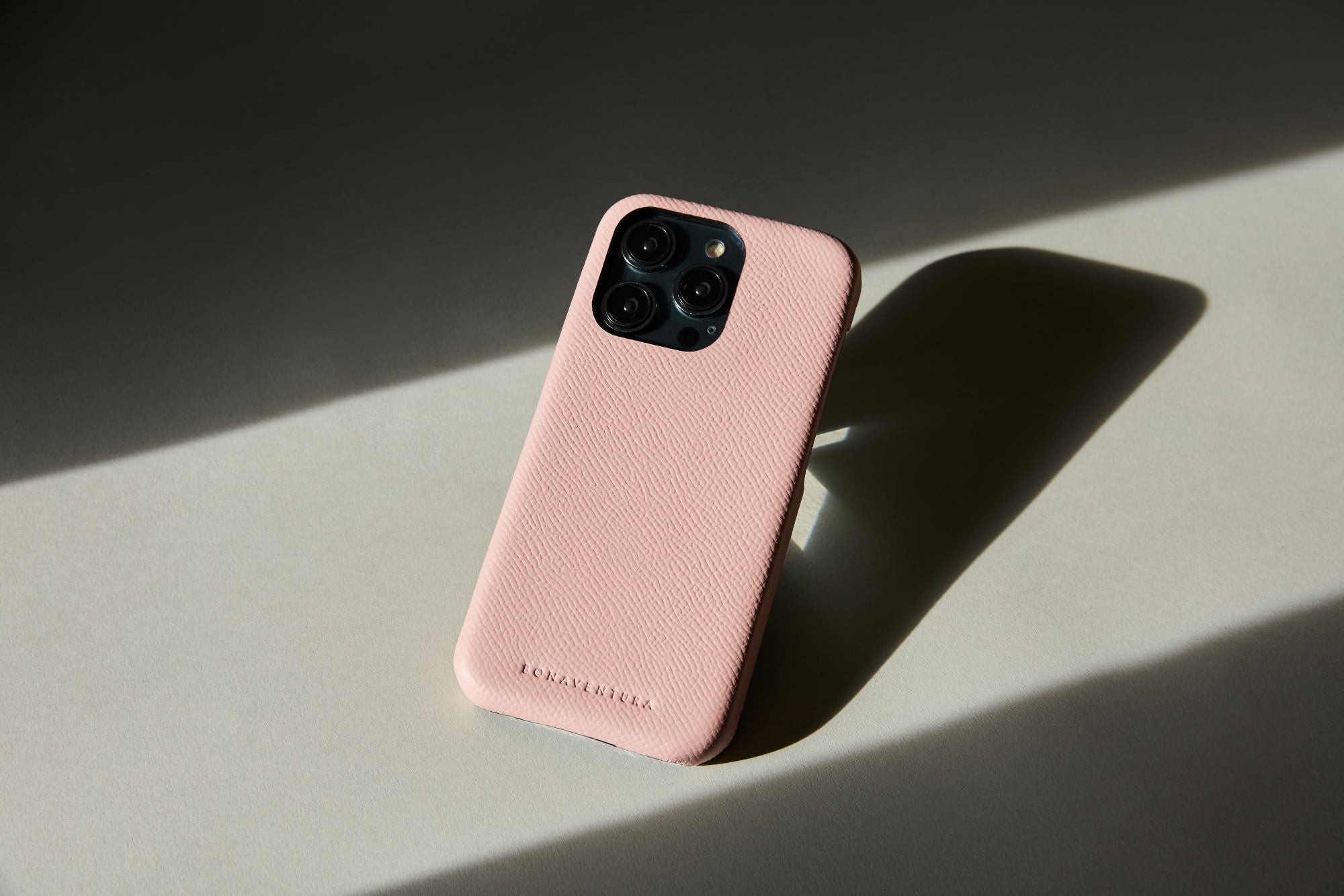 新作】バックカバーケース ノブレッサレザー(iPhone 14シリーズ)