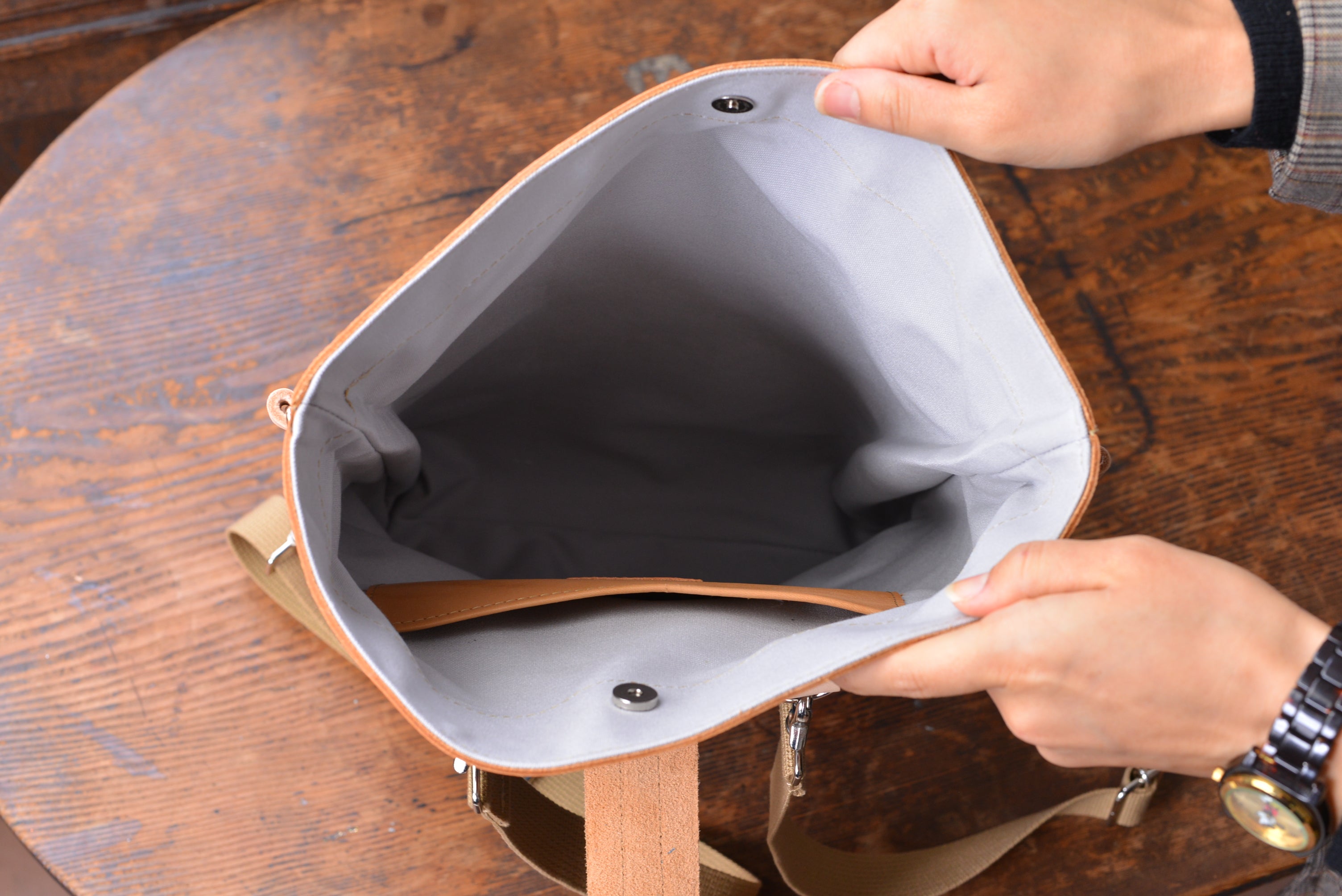 八幡帆布鞄｜革と高島帆布の2wayリュック Lサイズ【ホワイト×ピンク