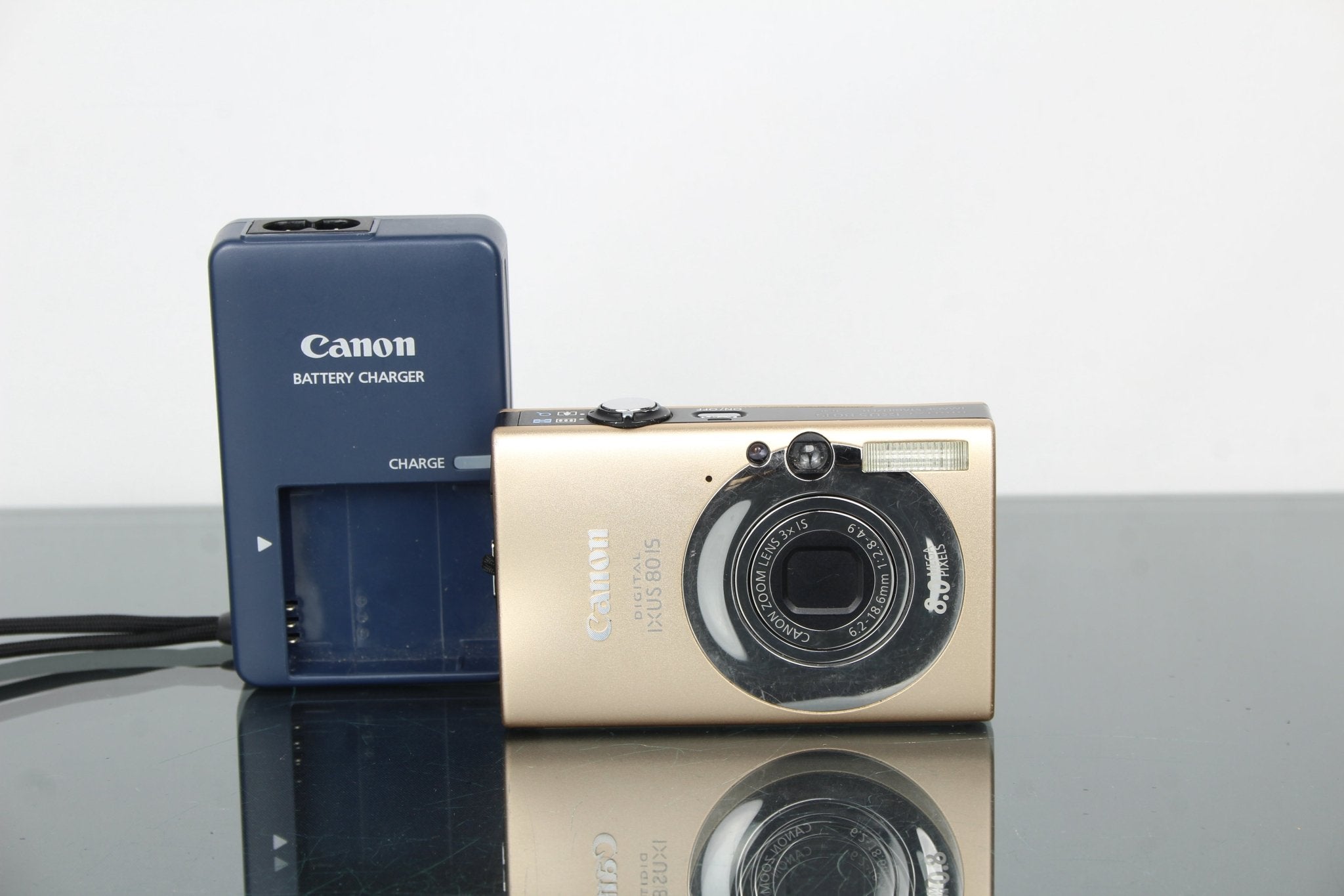 Rediscovering the Canon IXUS 80 IS: Retro Compact Magic – Dutch|Thrift