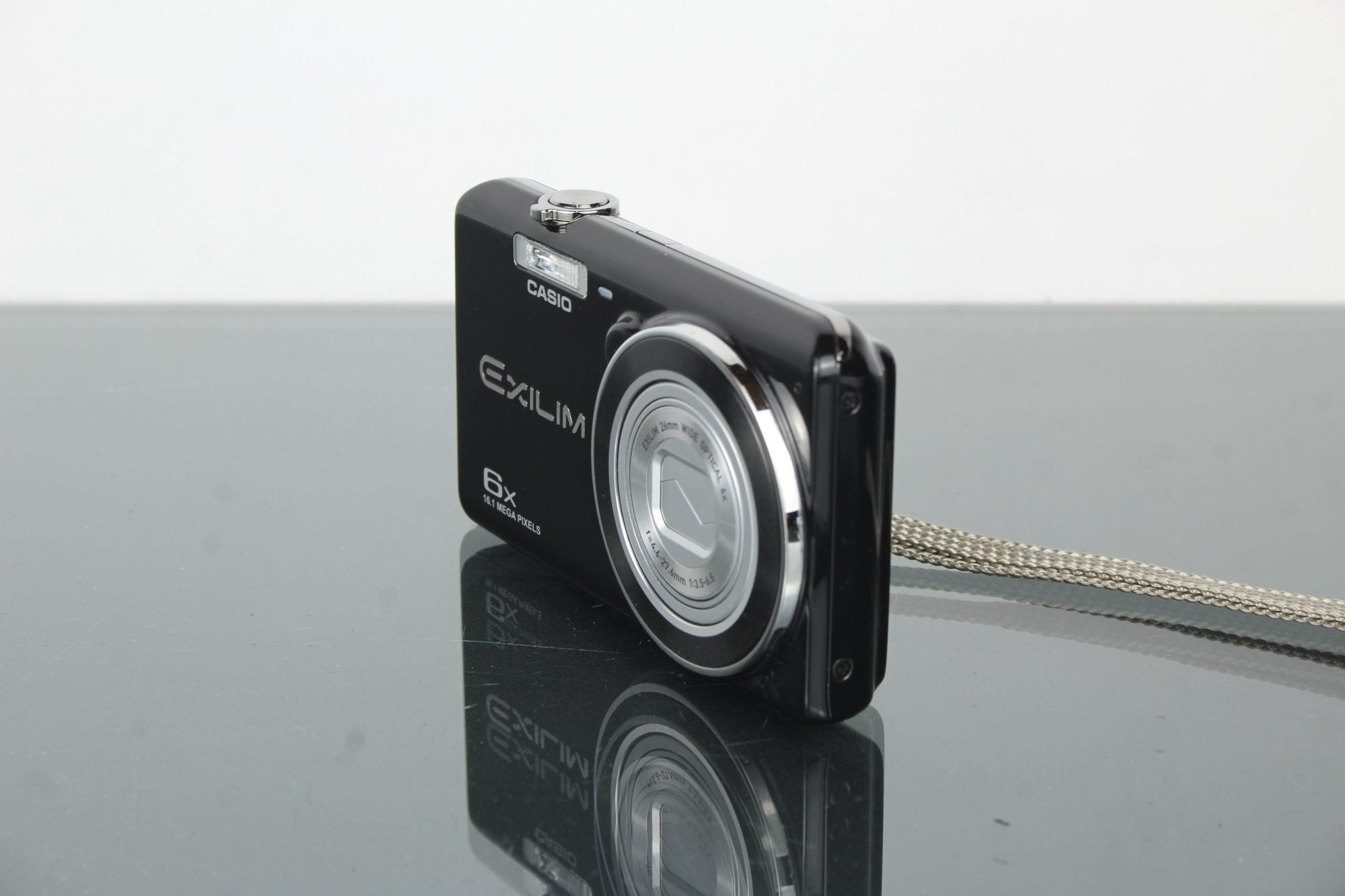 Casio Exilim EX-ZS20 Review: Compact Creativity in 2025 – Dutch|Thrift