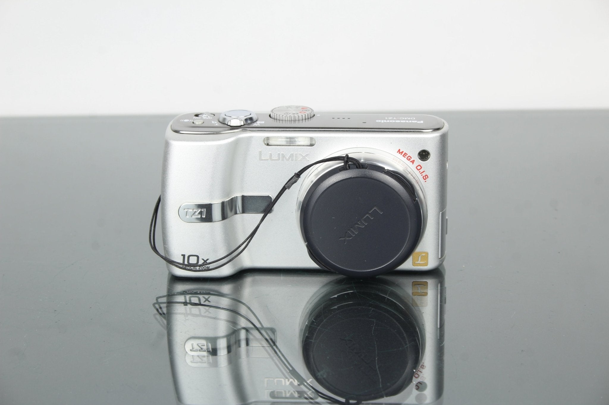 Rediscovering the Panasonic Lumix DMC-TZ1 in 2025 – Dutch|Thrift