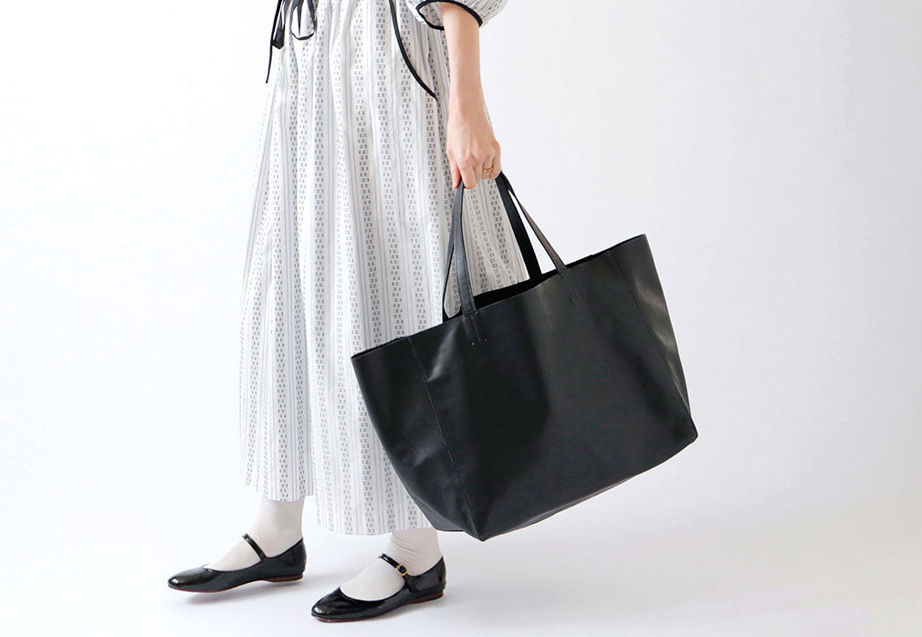 再入荷 】大容量のシンプルな革バッグ《サック・クイール・カレ