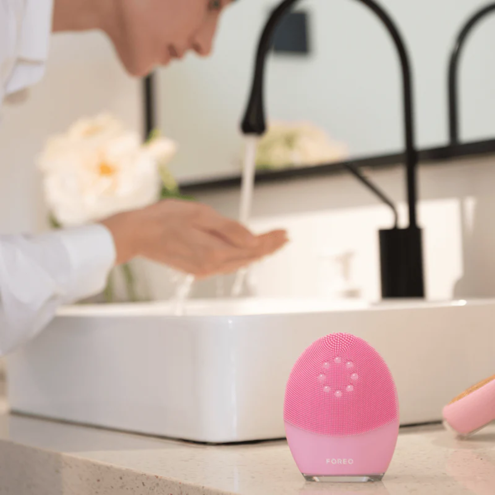 LUNA™ 4 Plus Cleansing + Anti-Aging Device by Foreo™ – Institute