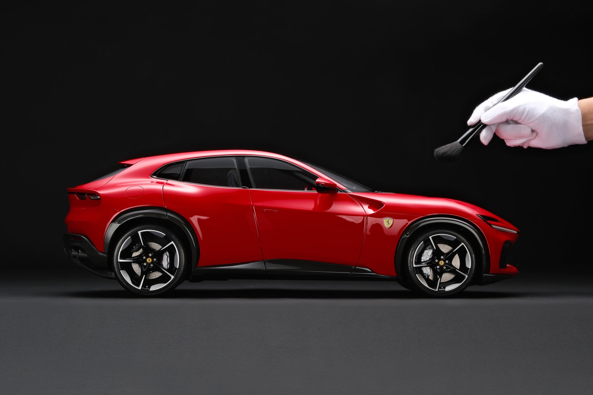 新型フェラーリ プロサングエを 1:8 スケールでお披露目 – Amalgam