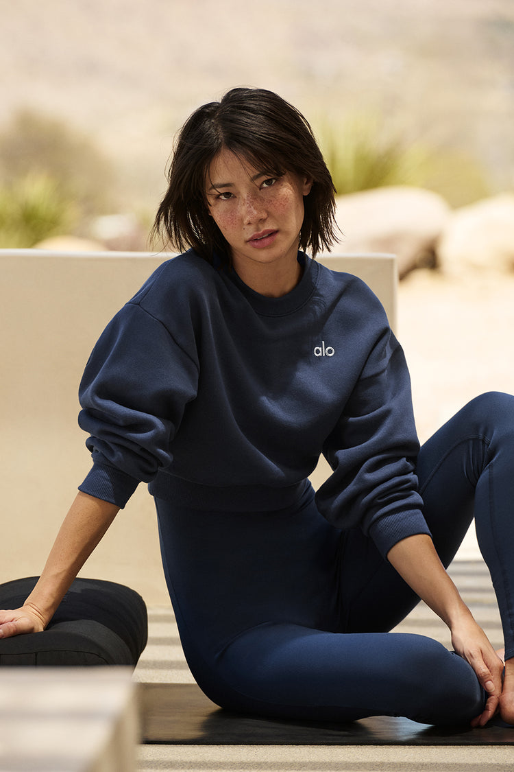 Cropped Accolade Crewneck - Navy | ALO