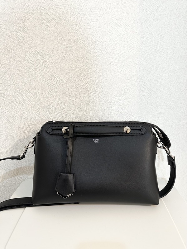 憧れブランド♡FENDI(フェンディ)のミニバッグはセールで賢くGETして