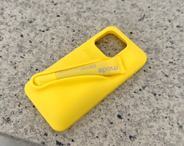 rhode skin(ロード)の夏限定色『レモティーニ』のレモンイエローに釘