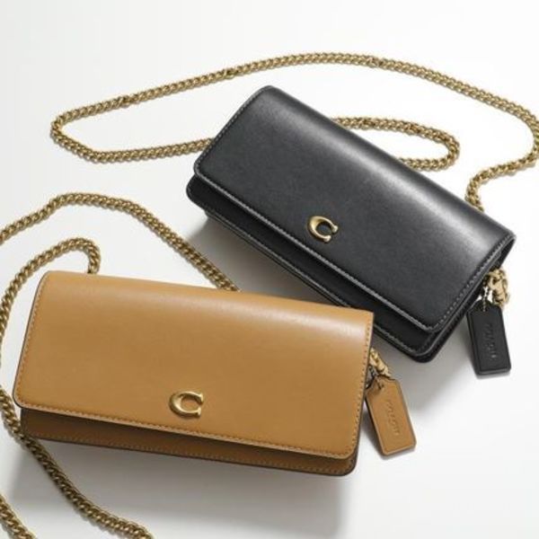 ワンマイル」も抜かりなく!コーチの『お財布ショルダー』で身軽に